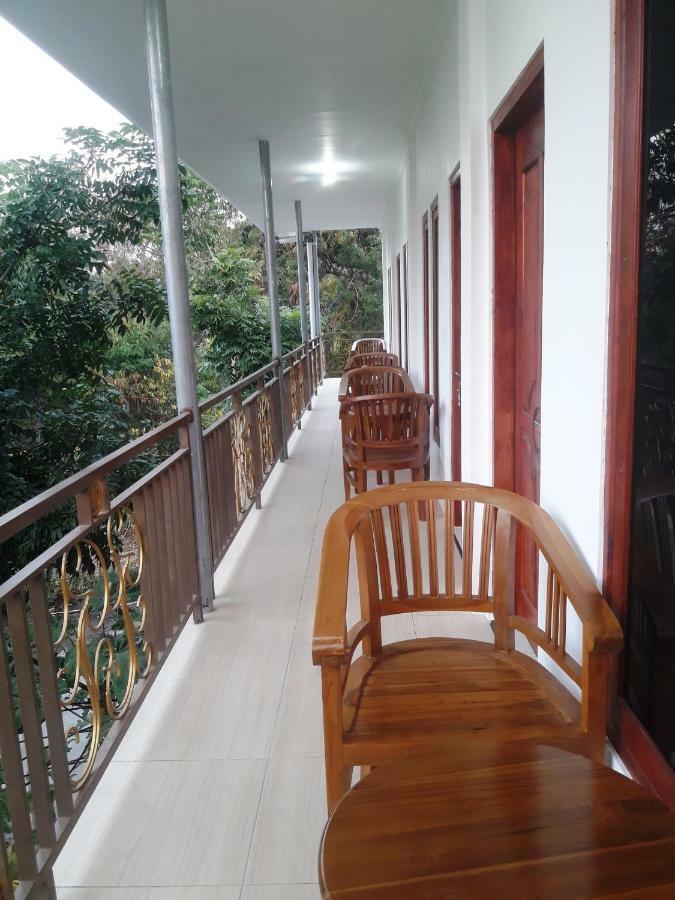 The Teuz B&B Labuan Bajo Exterior photo